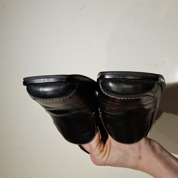 Women's Square-toe Sleek Black Leather Loafers with Contrast Stitching (US 7) - Picture 5 of 9